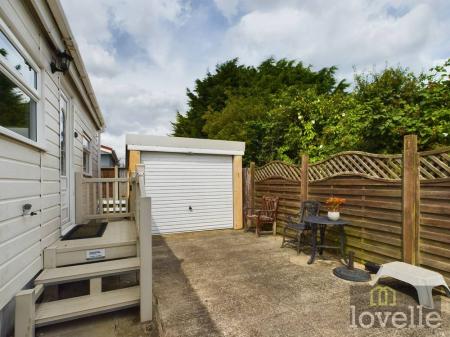 2 bedroom Park home for sale in Seahaven Springs, Mablethorpe, LN12
