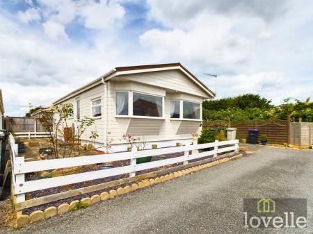 2 bedroom Park home for sale in Seahaven Springs, Mablethorpe, LN12