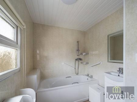 2 bedroom Park home for sale in Seahaven Springs, Mablethorpe, LN12