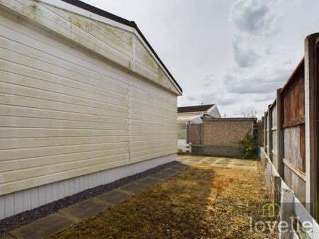 2 bedroom Park home for sale in Seahaven Springs, Mablethorpe, LN12
