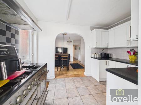 6 bedroom Semi-detached house for sale in Victoria Road, Mablethorpe, LN12