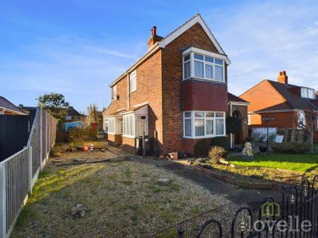2 bedroom Detached house for sale in Wellington Road, Mablethorpe, LN12