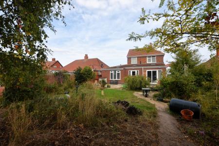 2 bedroom Detached house for sale in Wellington Road, Mablethorpe, LN12