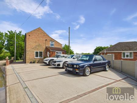 2 bedroom Detached house for sale in Main Street, Alford, LN13