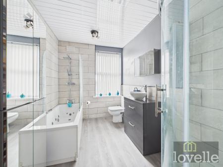 4 bedroom Semi-detached house for sale in Wellington Road, Mablethorpe, LN12
