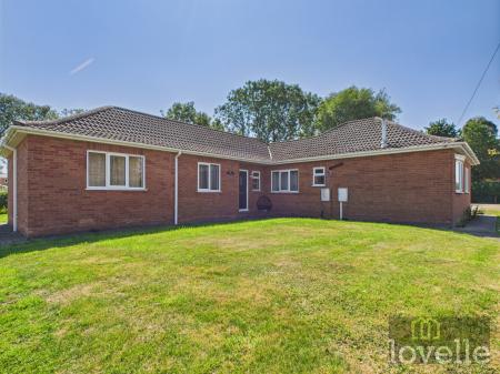 3 bedroom Detached bungalow for sale in Beesby Road, Alford, LN13