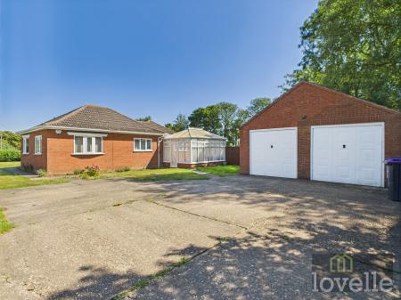 3 bedroom Detached bungalow for sale in Beesby Road, Alford, LN13