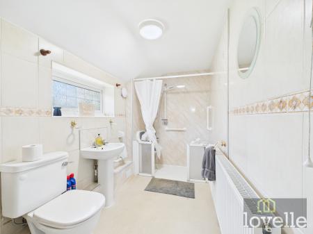 2 bedroom Cottage for sale in Main Road, Saltfleetby, LN11
