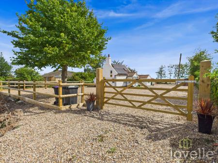 2 bedroom Cottage for sale in Main Road, Saltfleetby, LN11