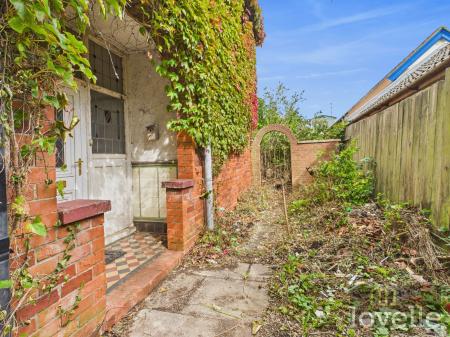 4 bedroom Detached house for sale in Trusthorpe Road, Trusthorpe, LN12