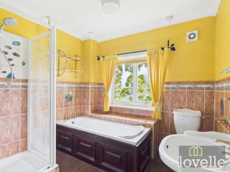 4 bedroom Detached house for sale in Trusthorpe Road, Trusthorpe, LN12