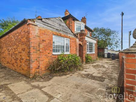 4 bedroom Detached house for sale in Trusthorpe Road, Trusthorpe, LN12