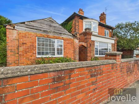 4 bedroom Detached house for sale in Trusthorpe Road, Trusthorpe, LN12