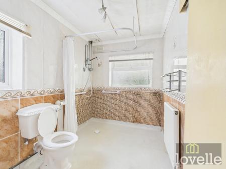 4 bedroom Bungalow for sale in Victoria Road, Mablethorpe, LN12