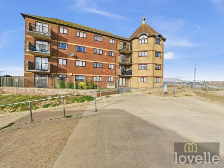 3 bedroom Flat for sale in Queens Park Flats, Mablethorpe, LN12
