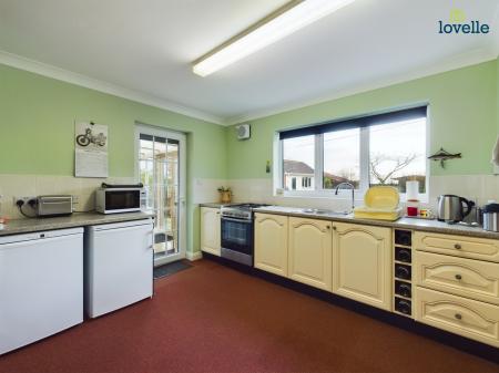 2 bedroom Detached bungalow for sale in Bell Vue, Kirkby cum Osgodby, LN8