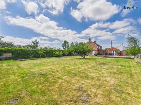 5 bedroom Detached house for sale in Caistor Road, North Kelsey Moor, LN7