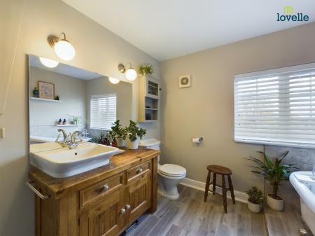 5 bedroom Detached house for sale in Caistor Road, North Kelsey Moor, LN7