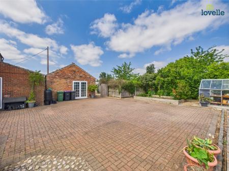 5 bedroom Detached house for sale in Caistor Road, North Kelsey Moor, LN7