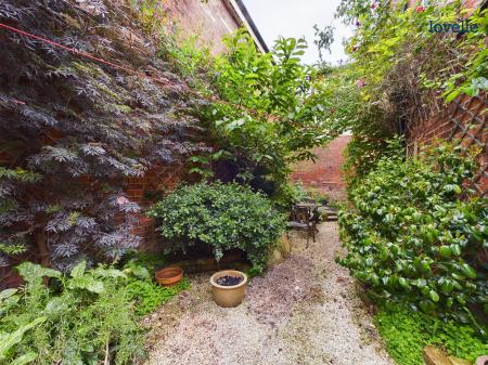 4 bedroom Detached house for sale in Caistor Road, Market Rasen, LN8