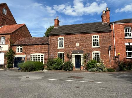 4 bedroom Detached house for sale in Caistor Road, Market Rasen, LN8