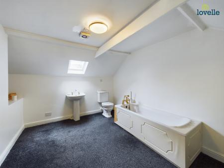 4 bedroom Detached house for sale in Caistor Road, Market Rasen, LN8