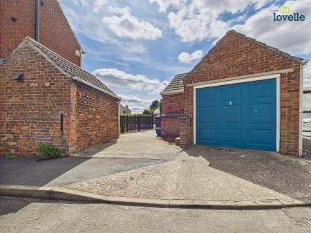3 bedroom Detached house for sale in Gainsborough Road, Middle Rasen, LN8