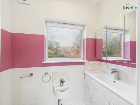 3 bedroom Detached house for sale in Gainsborough Road, Middle Rasen, LN8