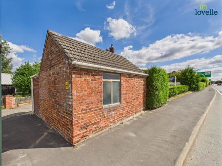 3 bedroom Detached house for sale in Gainsborough Road, Middle Rasen, LN8