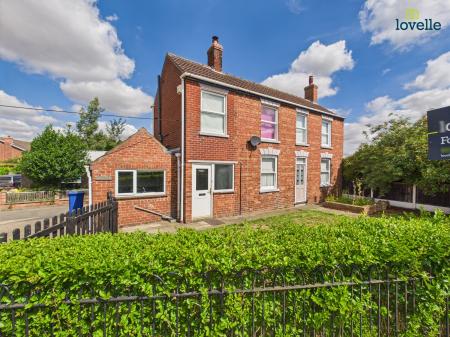 3 bedroom Detached house for sale in Gainsborough Road, Middle Rasen, LN8