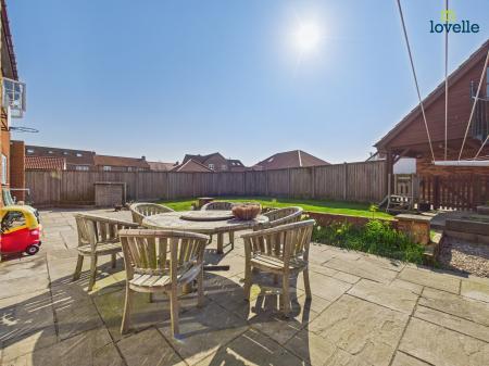 4 bedroom Detached house for sale in Homeleigh Court, Middle Rasen, LN8