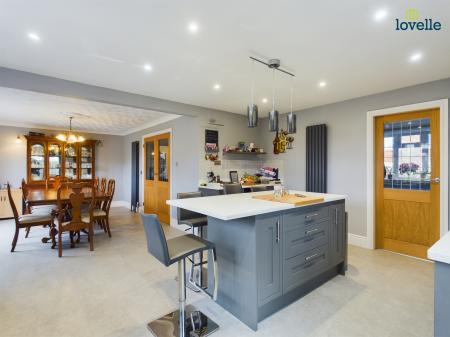 4 bedroom Detached house for sale in Homeleigh Court, Middle Rasen, LN8