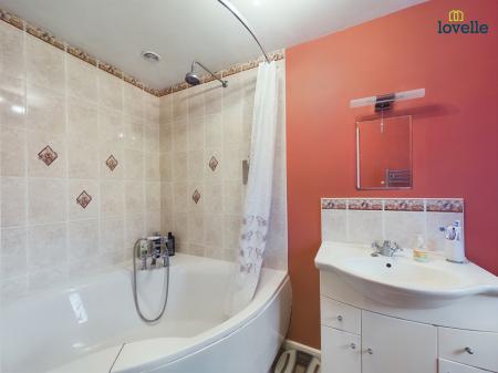 4 bedroom Detached house for sale in Lincoln Drive, Caistor, LN7