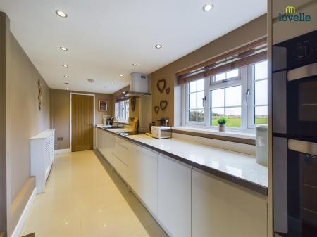 3 bedroom Detached house for sale in Lissington Road, Wickenby, LN3