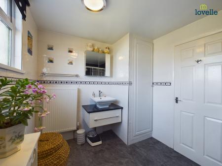 3 bedroom Detached house for sale in Manor Drive, Binbrook, LN8