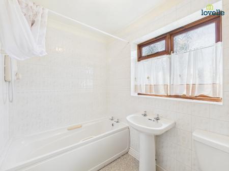 4 bedroom Detached house for sale in Meadow Drive, Binbrook, LN8