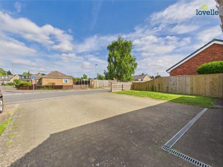3 bedroom Detached bungalow for sale in Millfields, Caistor, LN7