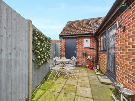 2 bedroom Detached bungalow for sale in Paddock Chase, Glentham, LN8