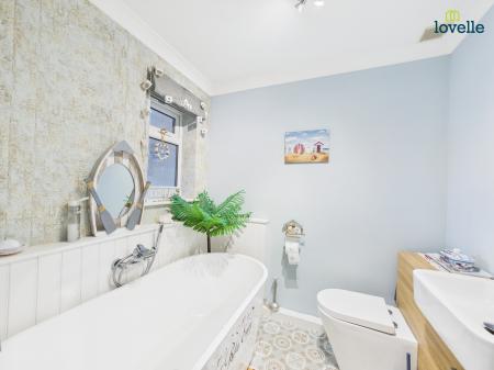 2 bedroom Detached bungalow for sale in Paddock Chase, Glentham, LN8