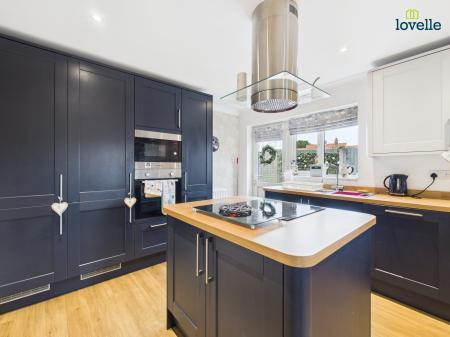 2 bedroom Detached bungalow for sale in Paddock Chase, Glentham, LN8