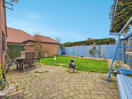 2 bedroom Detached bungalow for sale in Paddock Chase, Glentham, LN8