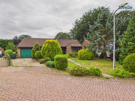 3 bedroom Detached bungalow for sale in Rectory Close, Binbrook, LN8
