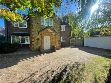 4 bedroom Detached house for sale in Springfields, Tealby, LN8