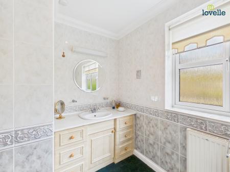 4 bedroom Detached house for sale in Springfields, Tealby, LN8