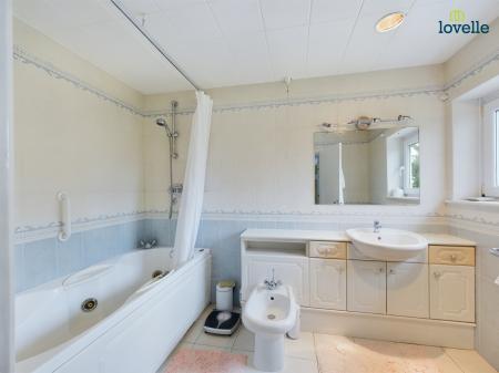 4 bedroom Detached house for sale in Thorpe Lane, Tealby, LN8