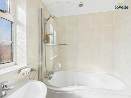 4 bedroom Detached house for sale in Lincoln Drive, Caistor, LN7