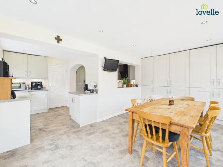 4 bedroom Detached house for sale in Lincoln Drive, Caistor, LN7