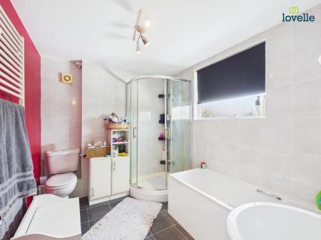 4 bedroom Detached house for sale in Dovecote, Middle Rasen, LN8