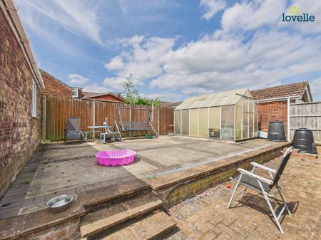 4 bedroom Detached house for sale in Dovecote, Middle Rasen, LN8