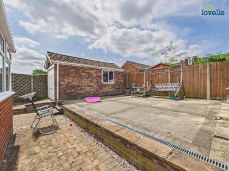 4 bedroom Detached house for sale in Dovecote, Middle Rasen, LN8